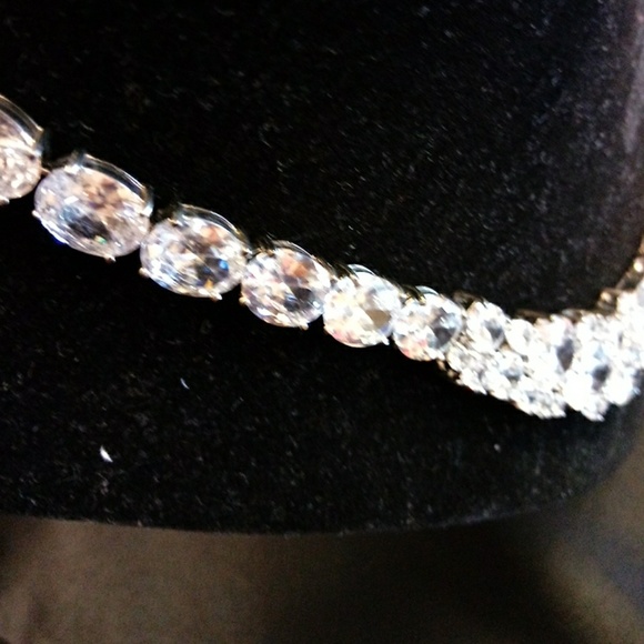 Neclace - Picture 5 of 7